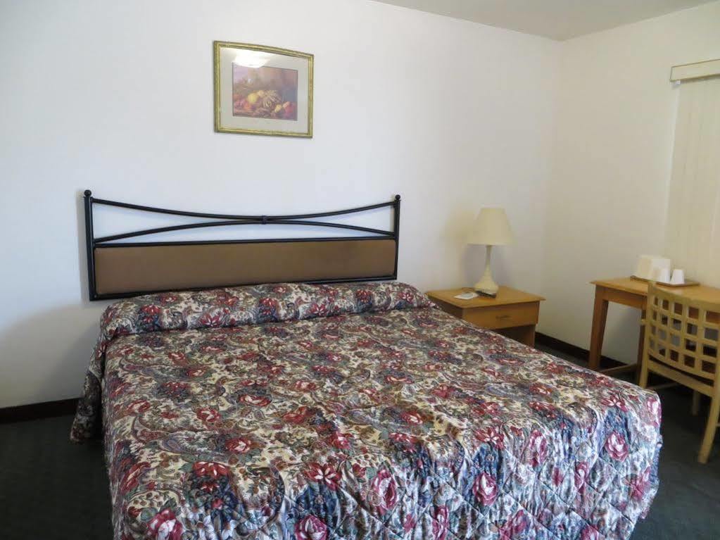 Travel Inn Of Себринг Екстериор снимка